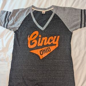 HOMAGE Women's Medium 3/4 Sleeve Cincinnati Ohio Graphic Print T-Shirt